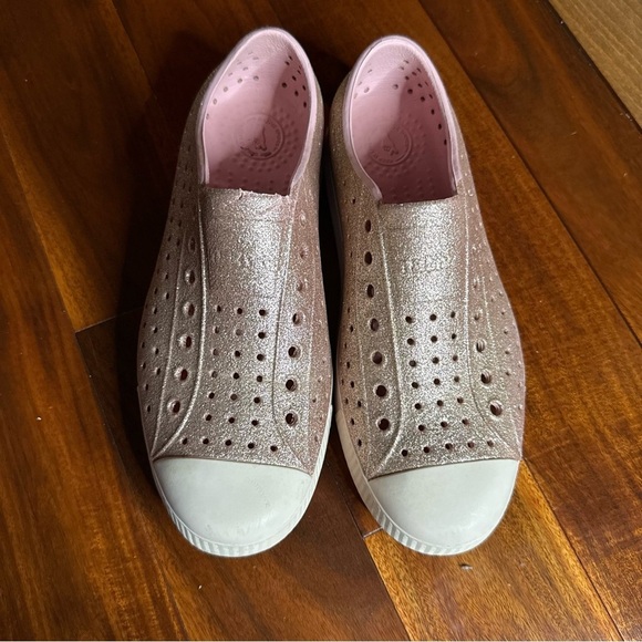 Native Silver gold Sandals with Perforated Design - Picture 2 of 13